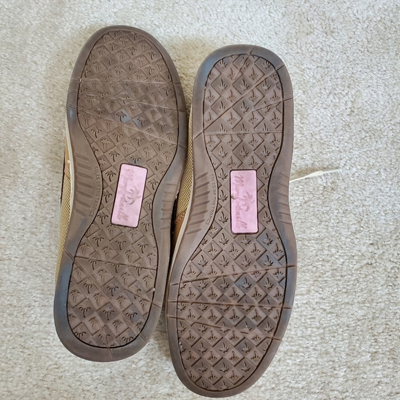 Margaritaville Womens Tan and White Boat Shoes with Moccasin Stitching. Size 8 - Picture 9 of 11